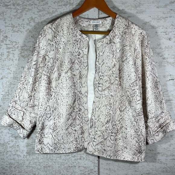 LAURA ASHLEY Silk Animal Print Blazer Sz L Business Casual Neutral Minimalist - Picture 1 of 9